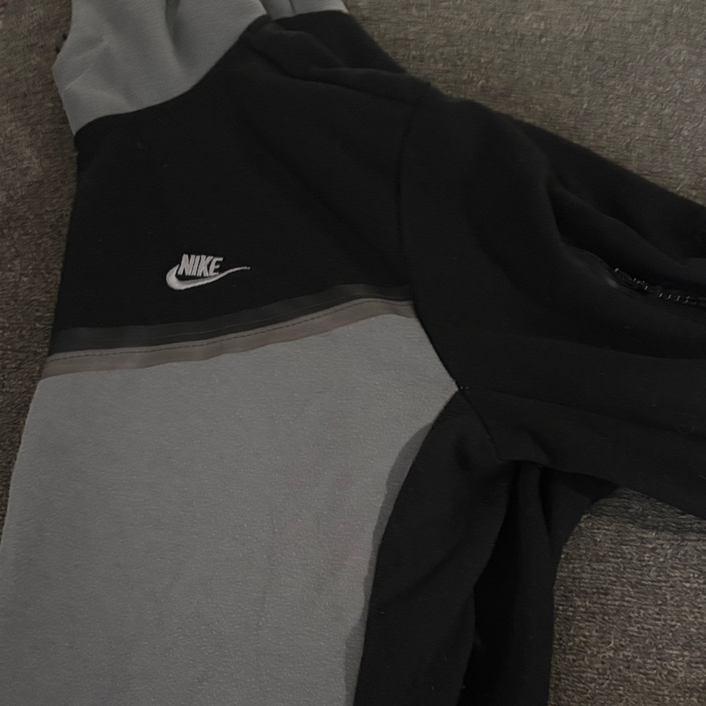 Nike Two-Tone Black and Gray Pullover